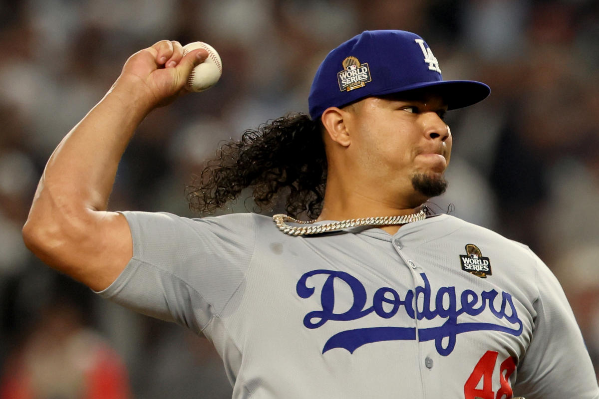 Dodgers reliever Brusdar Graterol expected to miss first half of 2025 season after shoulder surgery